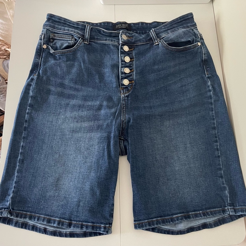 Judy Blue Button Fly Bermuda Shorts 2XL